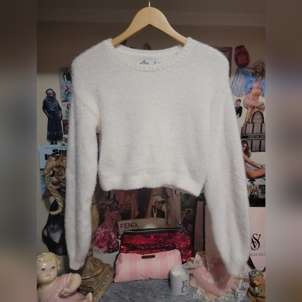 Cozy White Hollister Cropped Sweater